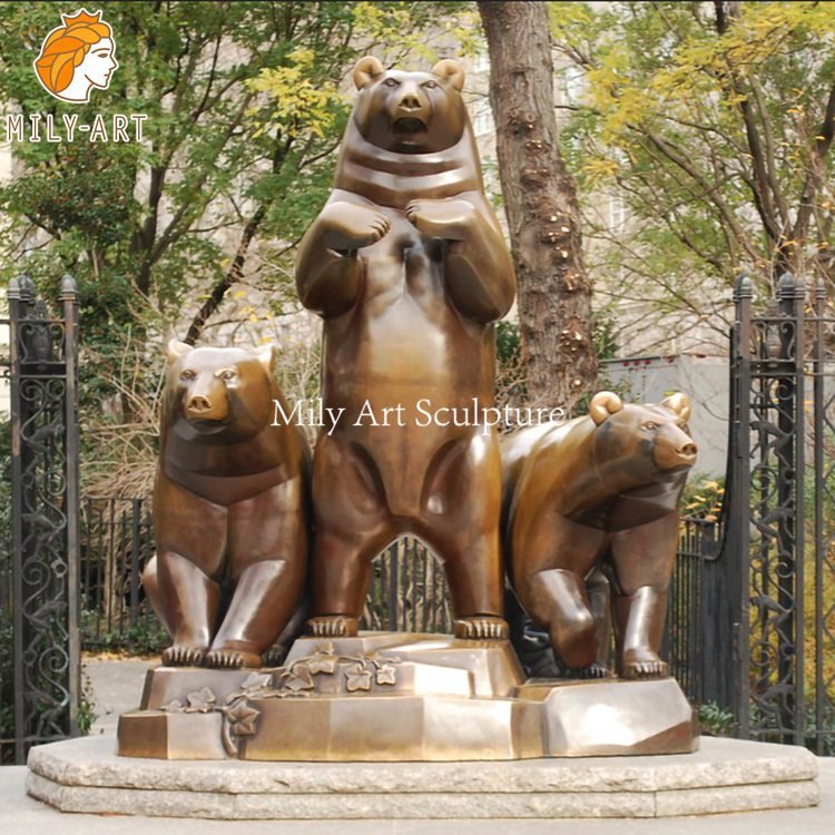 1.life size bronze bear statue mily sculpture