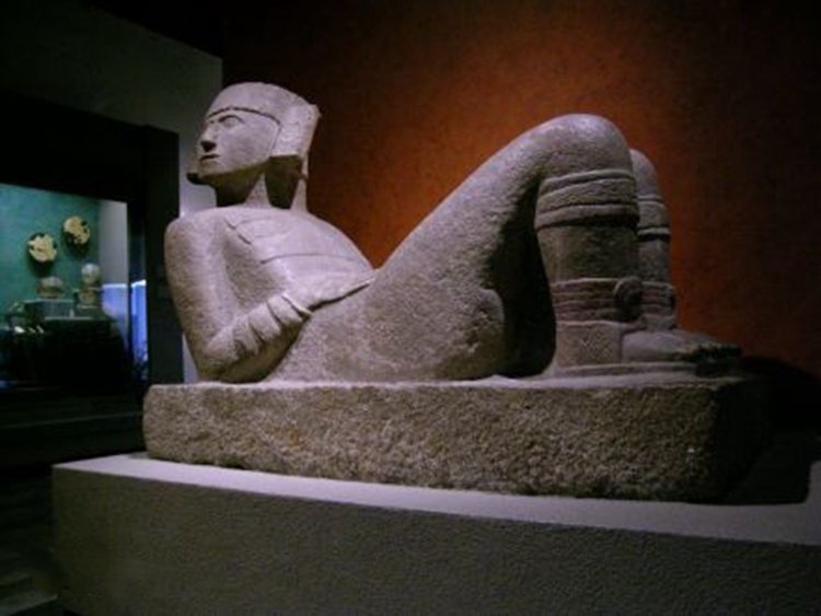 8.1. statue in the national museum of anthropology of mexico