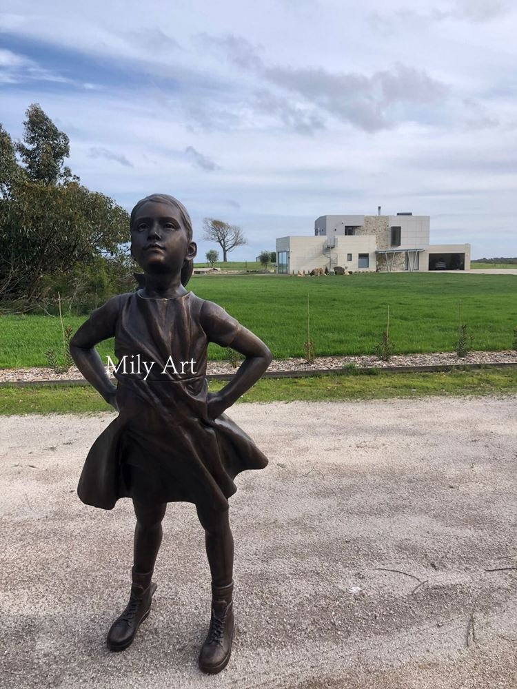 fearless girl statue replica made by Mily Factory