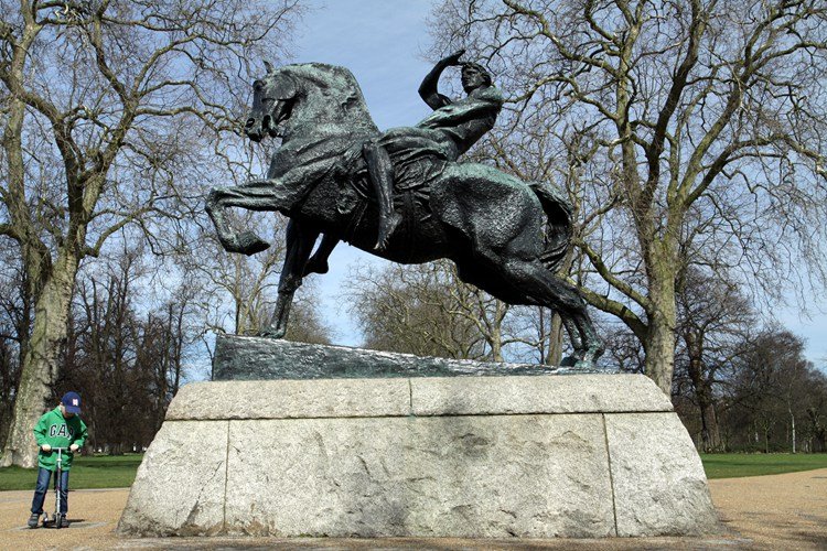4.equestrian statue