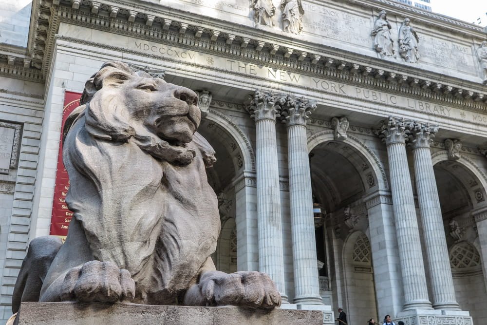 lion statue at the new york public library