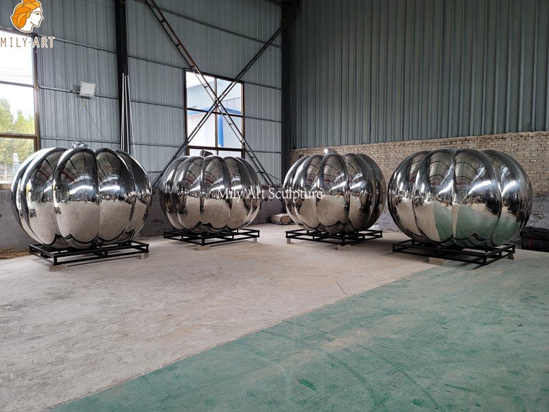 Large Metal High Polished Pumpkin Sculpture in Mily factory (2)