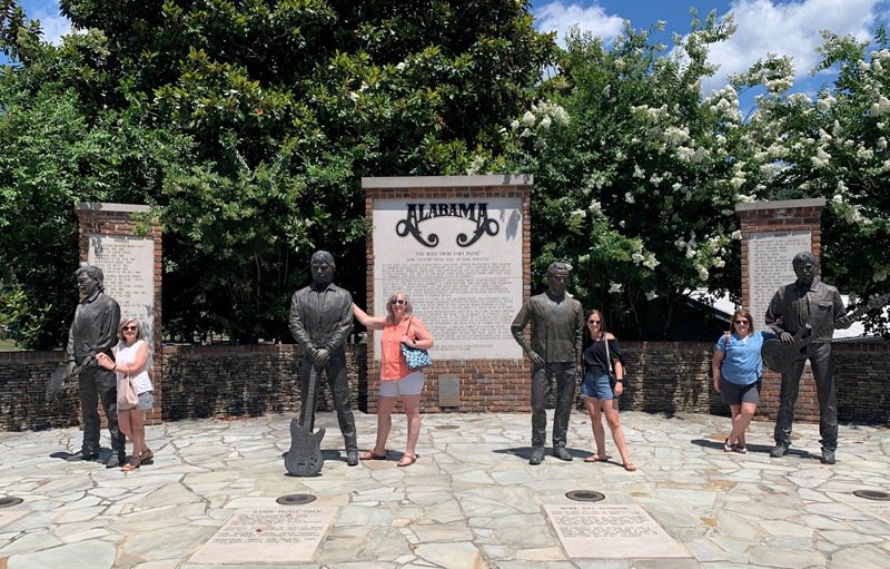 Bronze Statues of Country Group Alabama Band Application Scene