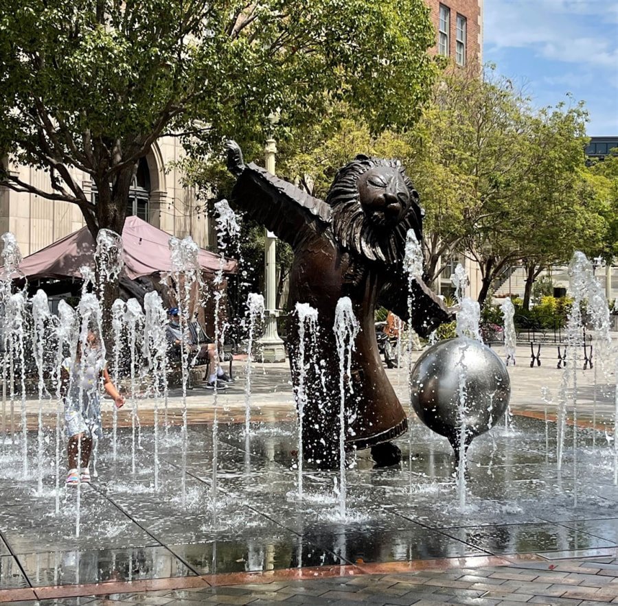 lion's fountain, culver city