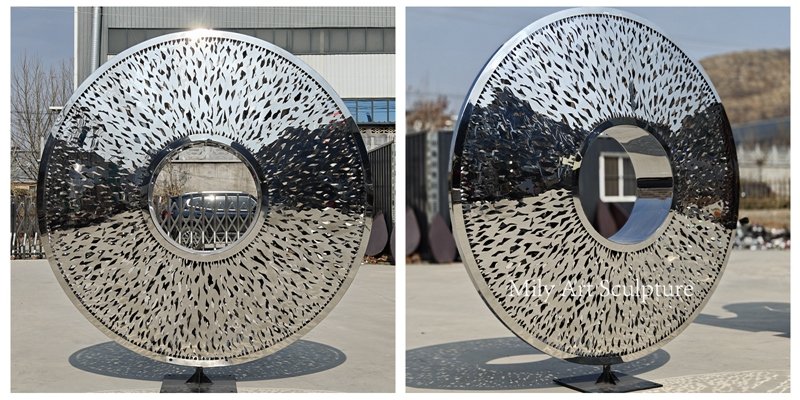 mirror stainless steel circular statue details