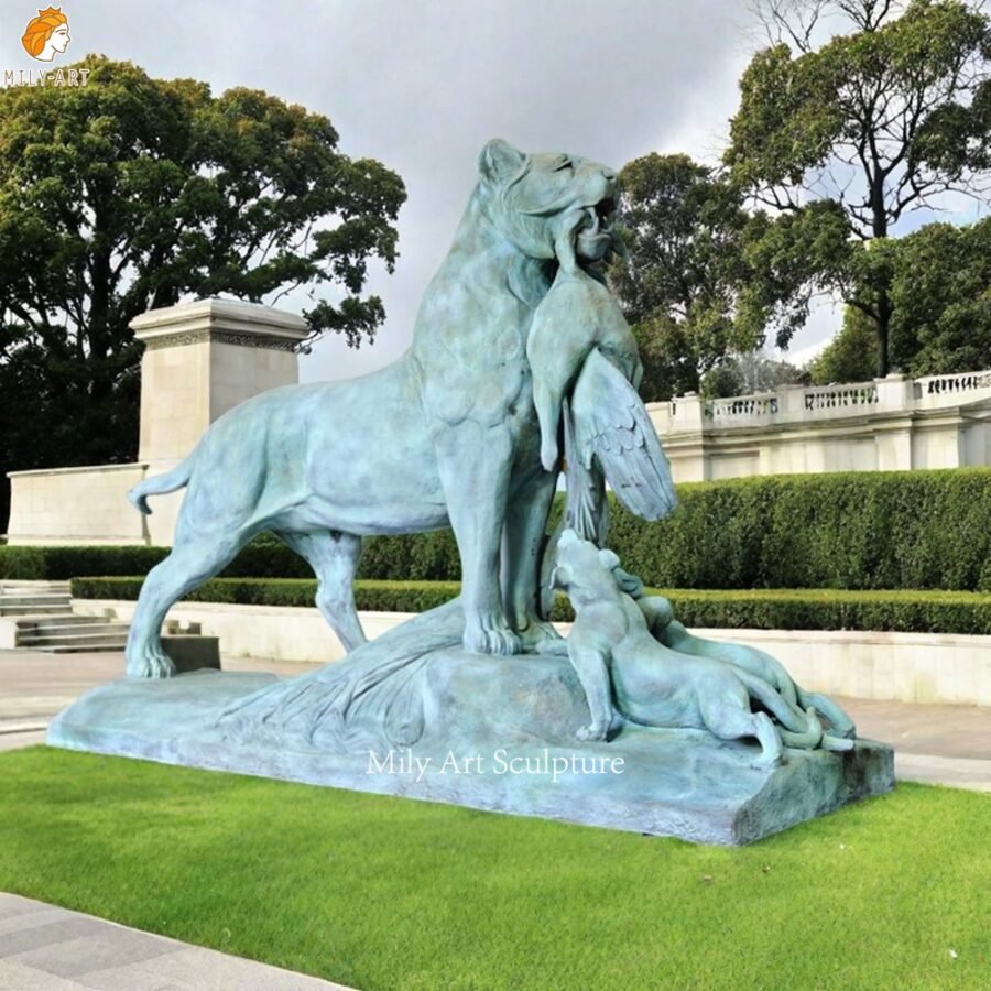 Bronze Mother Lion Eating Crane Feeding Little Lions Statue for Lawn Decor